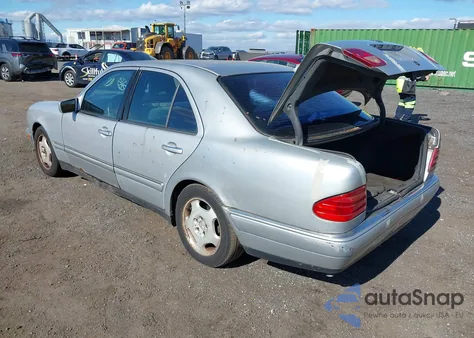 1998 Mercedes-Benz E 320 from USA, damaged, VIN WDBJF65F7WA448949